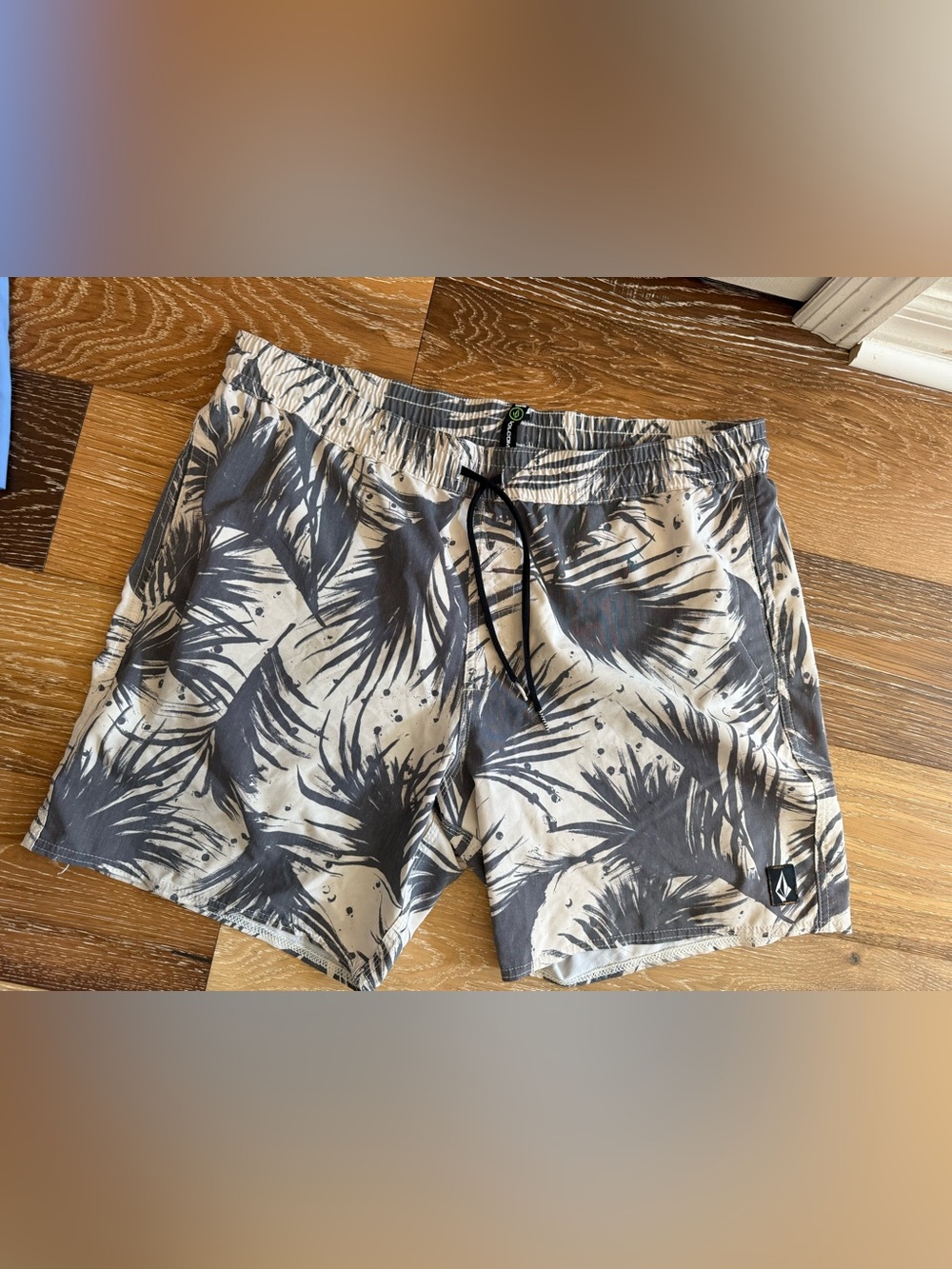 Volcom board shorts size xl